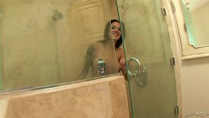 Juelz Ventura Gives Her Man Head Then Fucks In The Shower